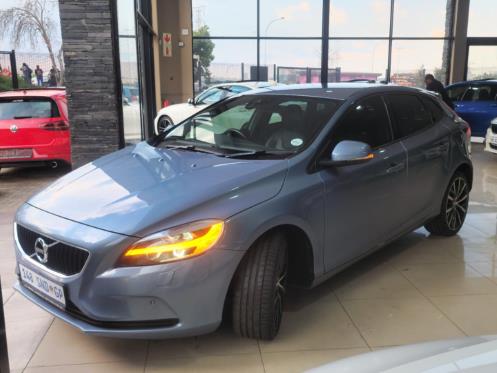 2019 Volvo V40 T3 Momentum Auto