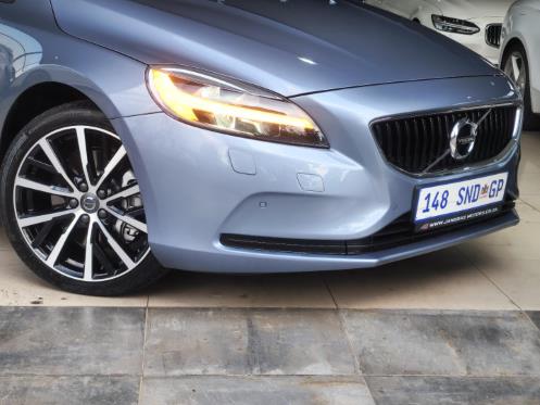 2019 Volvo V40 T3 Momentum Auto